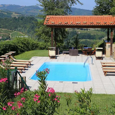 Boutique In With Pool Modigliana